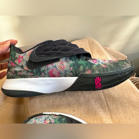 Nike Kyrie 2018 Low \'Floral\' Black Men\'s Size 10 (Barely Used) main image 13